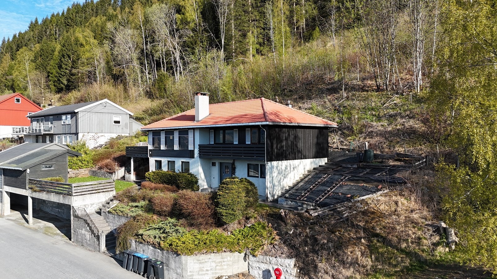 Endetomt med tursti som nærmeste nabo. Galleribilde