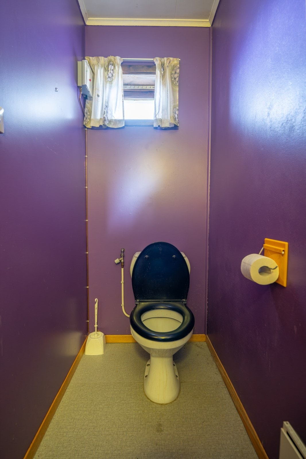 Toalettrom med adkomst fra entré Galleribilde