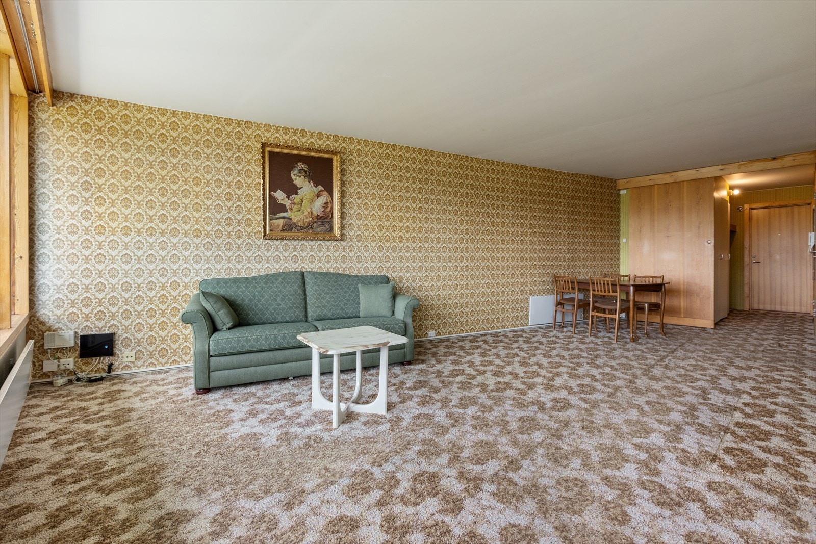 God plass til sofagruppe og spisebord. Galleribilde