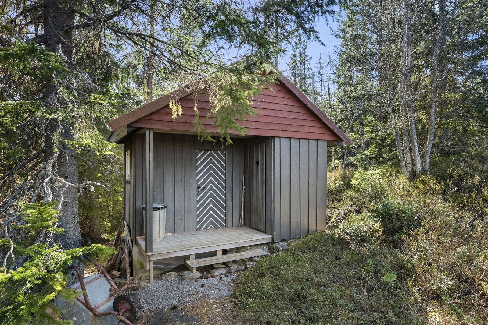 Utedo og lagringsrom. Galleribilde