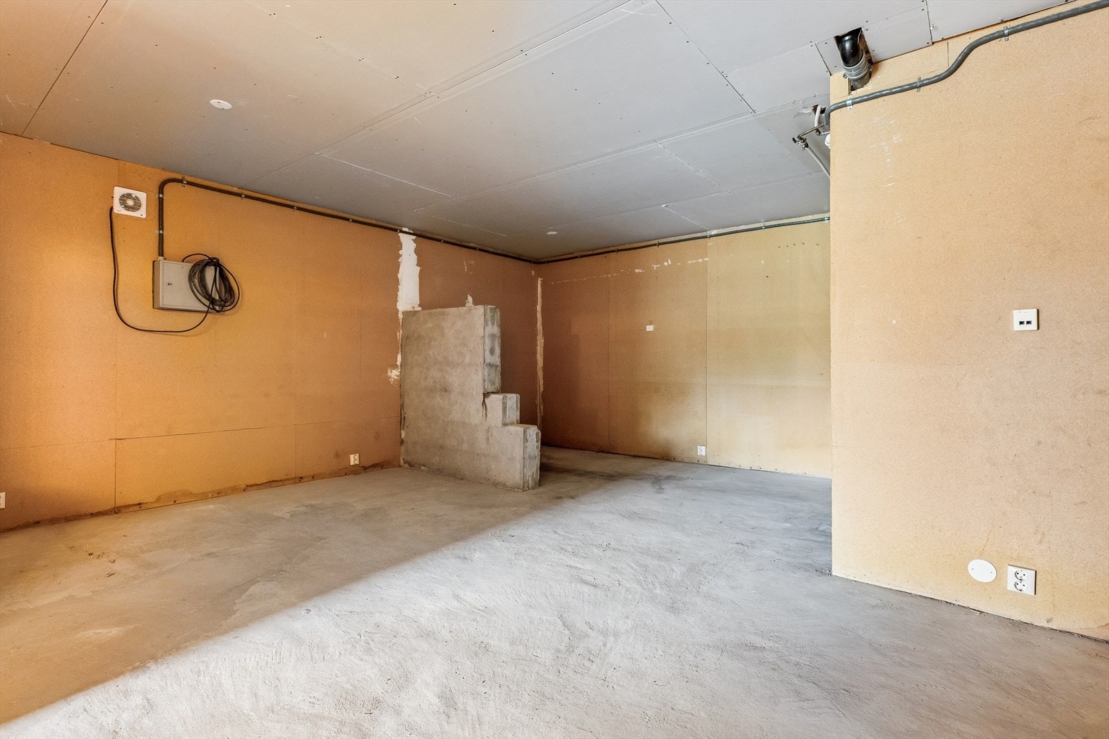Disponibelt areal som venter på å bli innredet etter nye eieres ønske og behov. Galleribilde