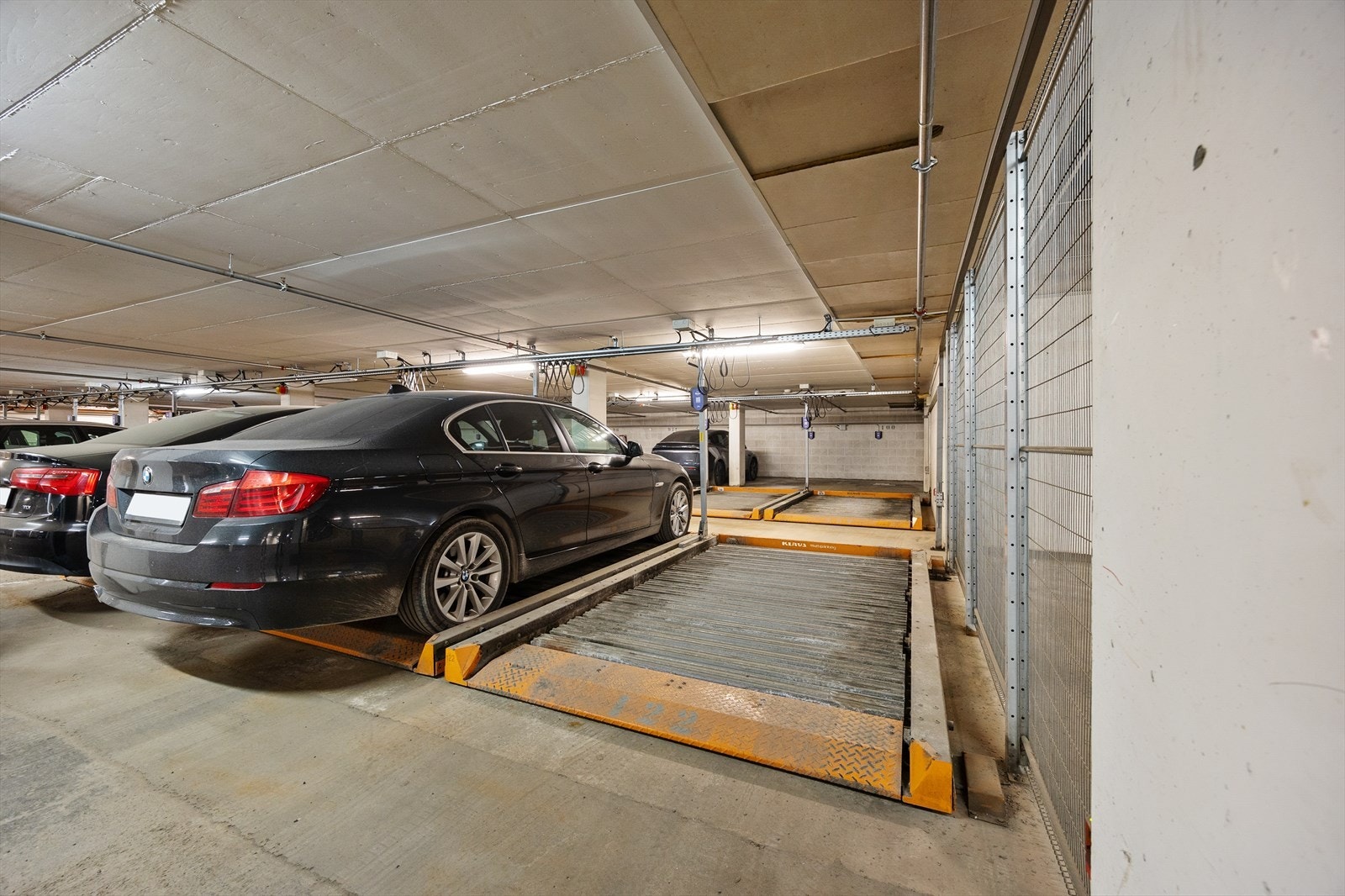 Det medfølger en parkeringsplass i felles garasjeanlegg. Galleribilde