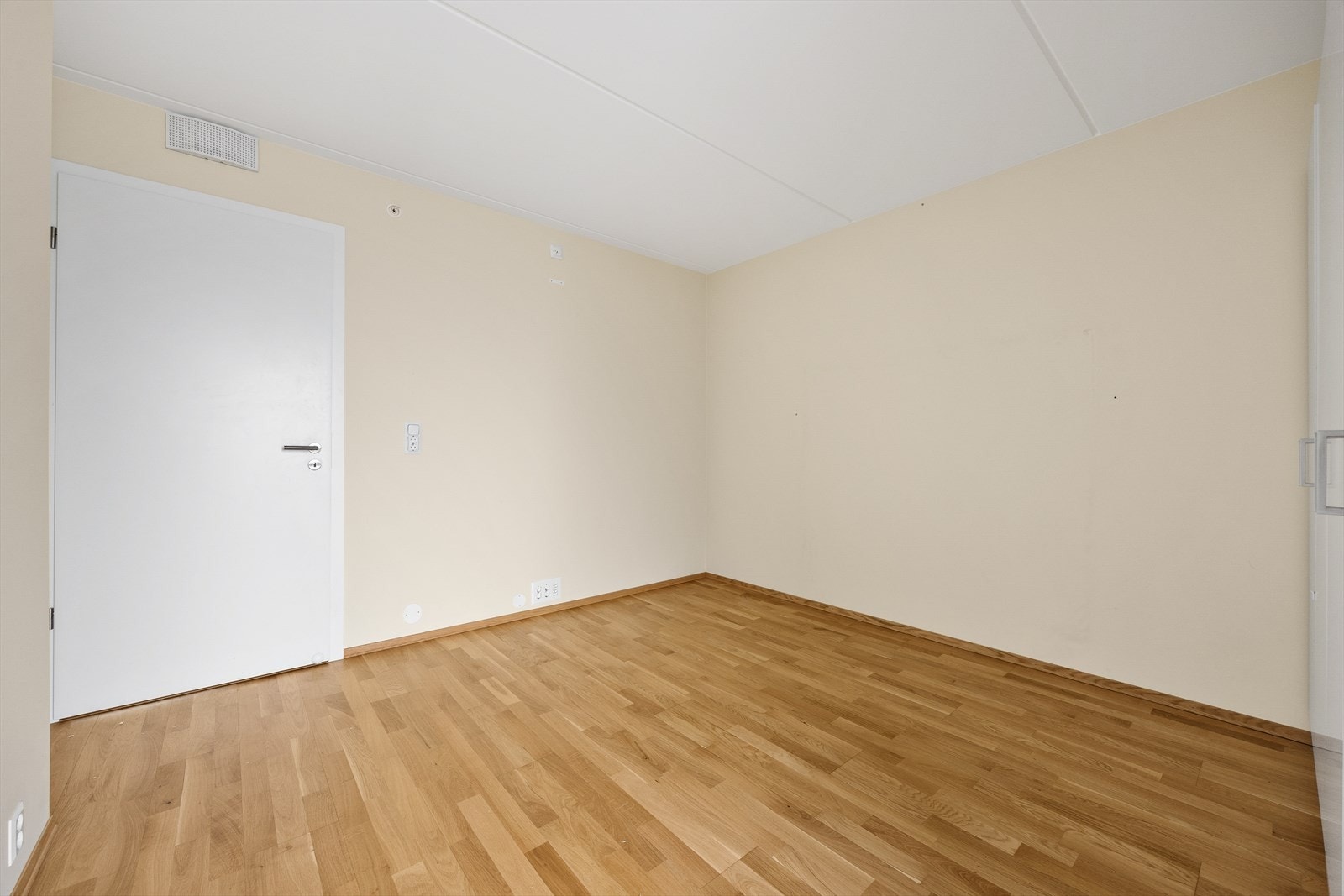 Også her er det parkett på gulvet, som i resten av leilighetens oppholdsrom. Galleribilde