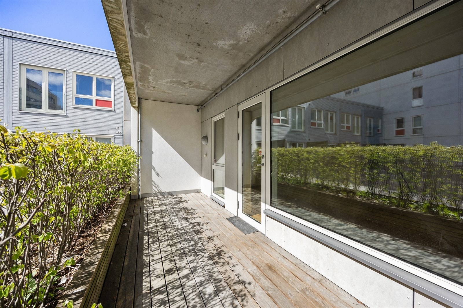 En fin uteplass med enkel adkomst fra stuen. Galleribilde