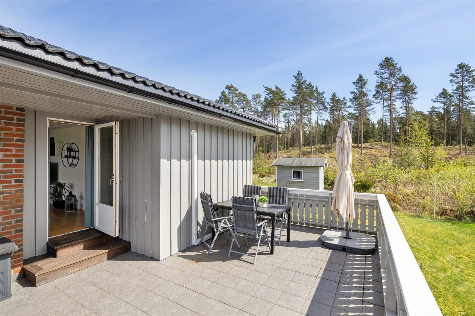 Terrasse med utgang fra stue Galleribilde