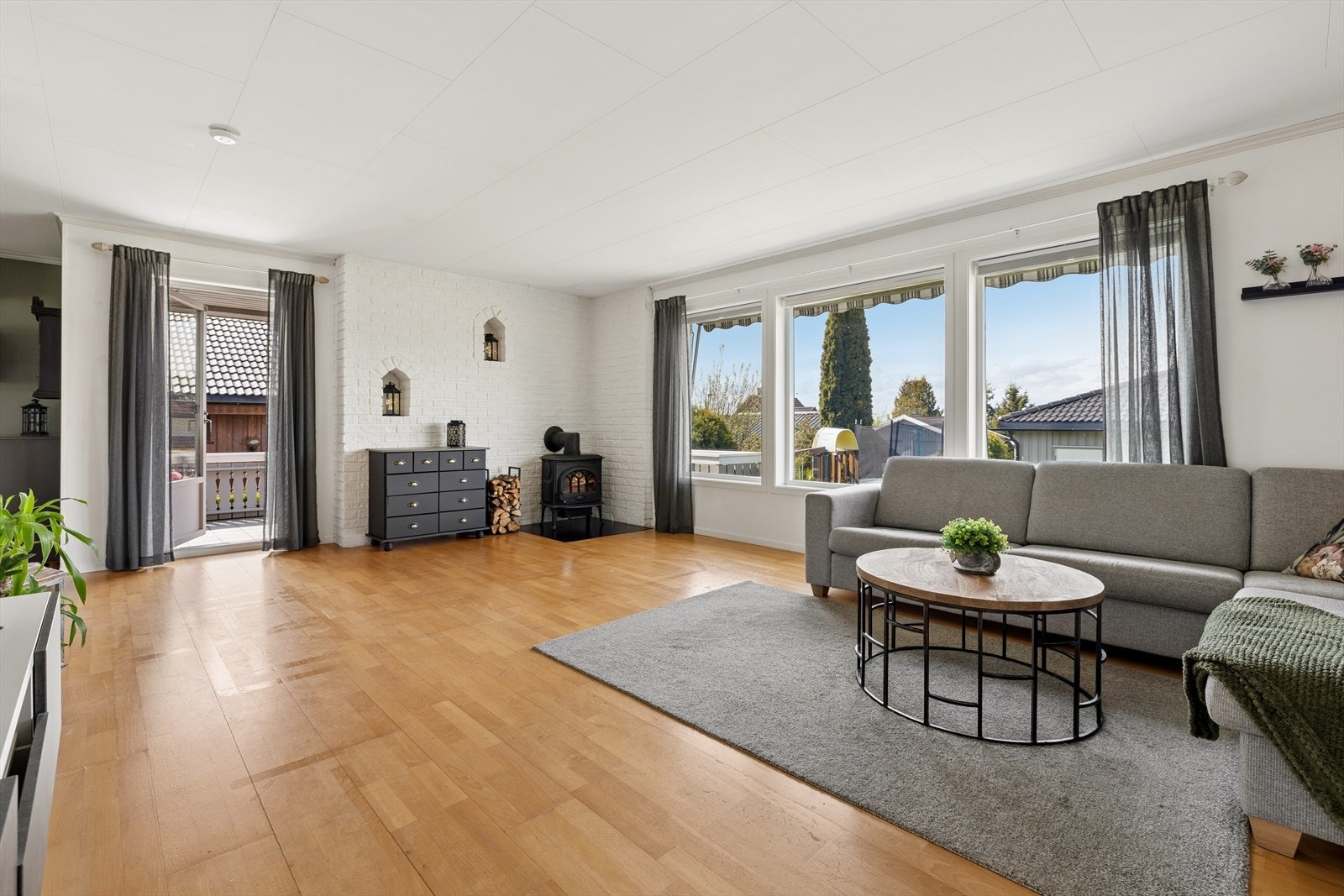 Fint med vedovn - Varmepumpe er også montert Galleribilde