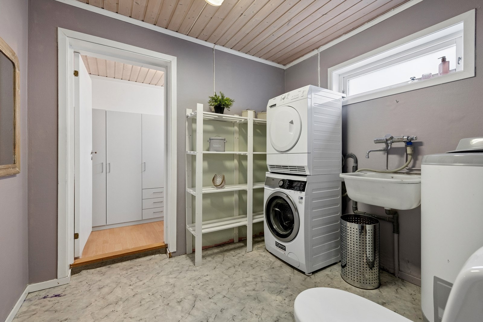 Vaskerom med eget toalett Galleribilde
