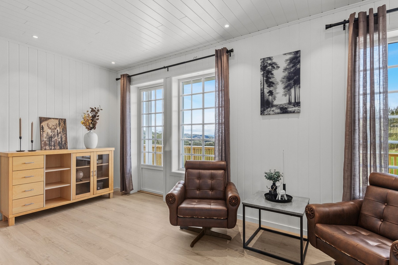 Fra stuen har man enkel adkomst til veranda. Galleribilde