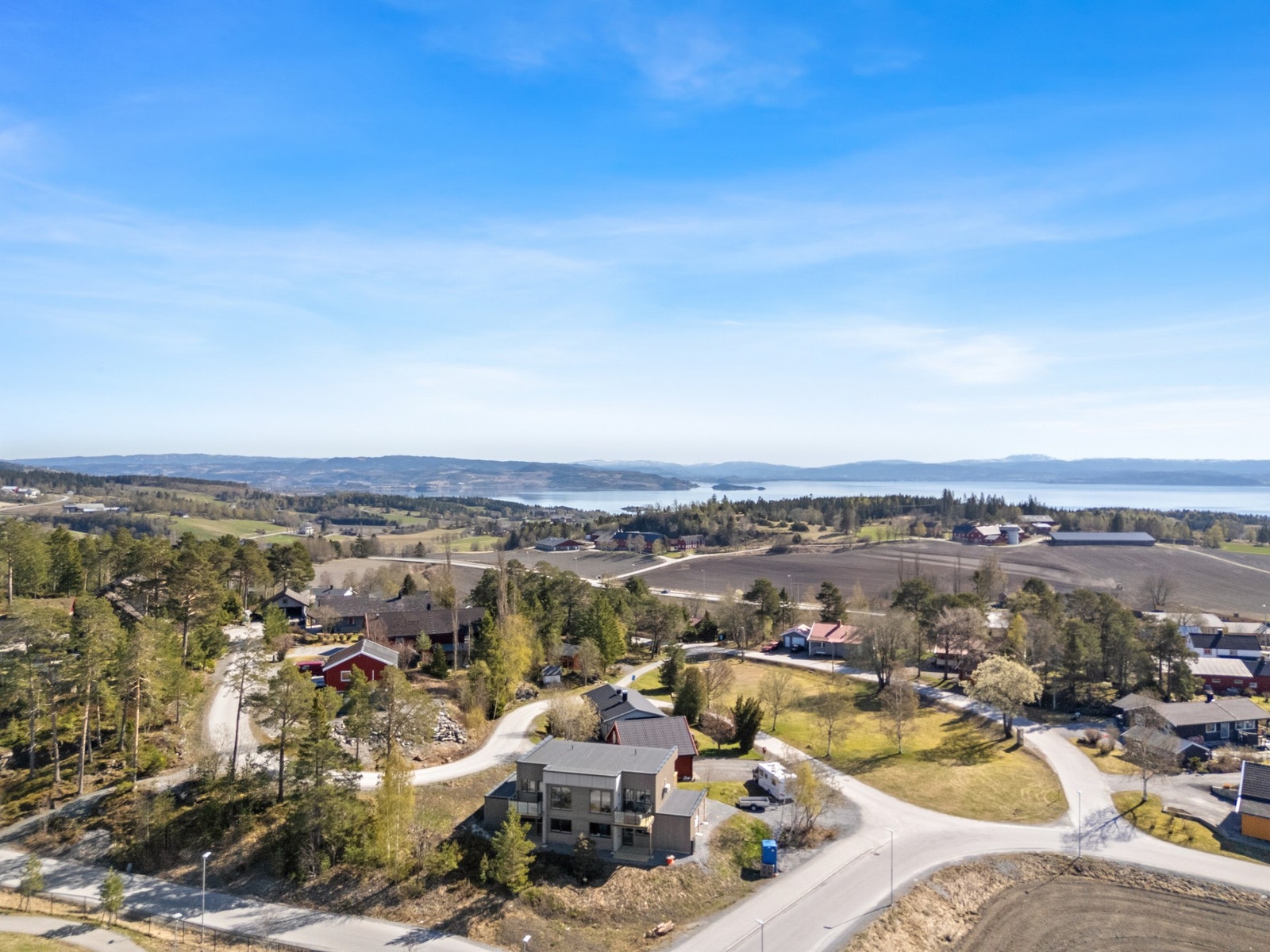 Velkommen til Bergvegen 4 B, presentert av Tor Morten / EiendomsMegler 1 - Foto Olav Sunde. Galleribilde