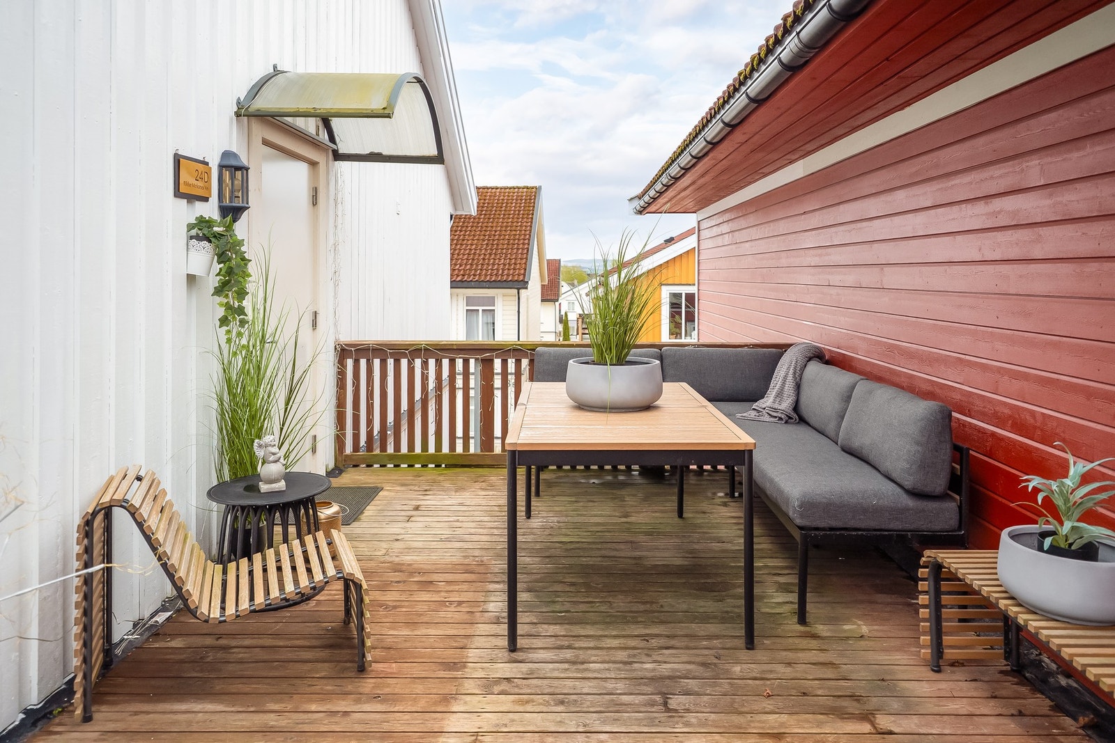 Like utenfor har man flott, skjermet terrasse på ca. 20 kvm. Velkommen til visning! Galleribilde