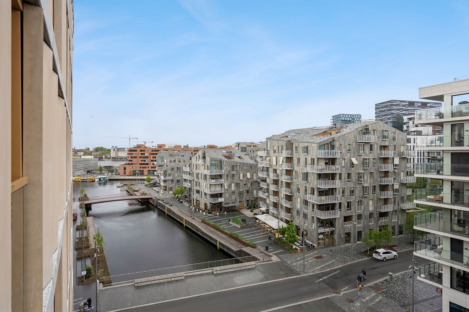 Utsikt fra liten balkong ved spisestue Galleribilde