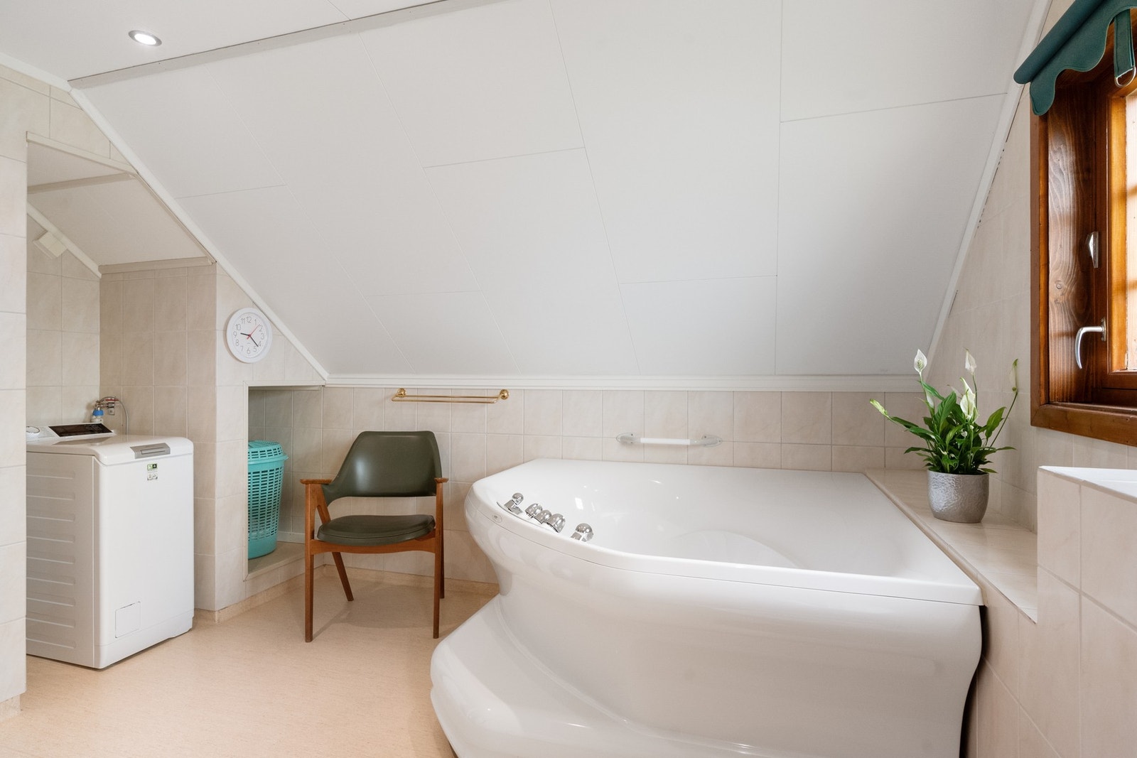 Opplegg for vaskemaskin på badet Galleribilde