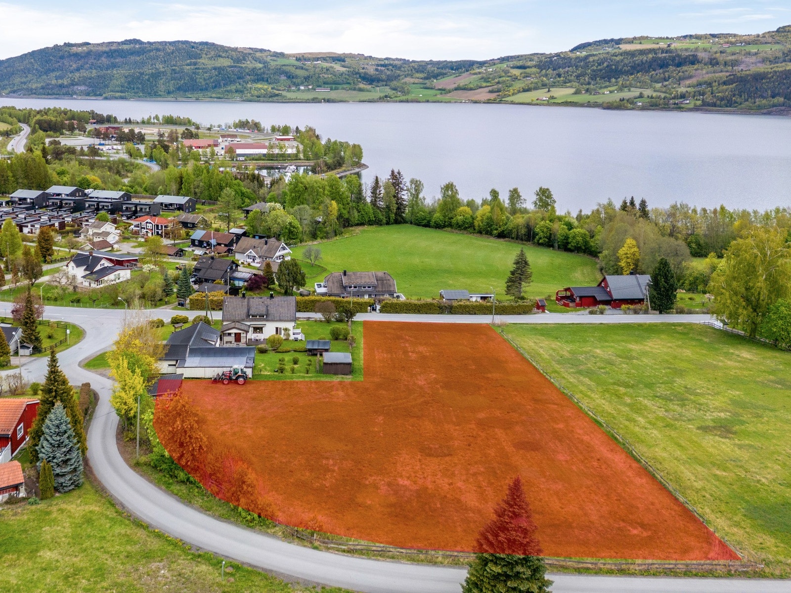 Inntilliggende tomteareal med eget gårds- og bruksnummer - regulert til boligformål/tomter Galleribilde