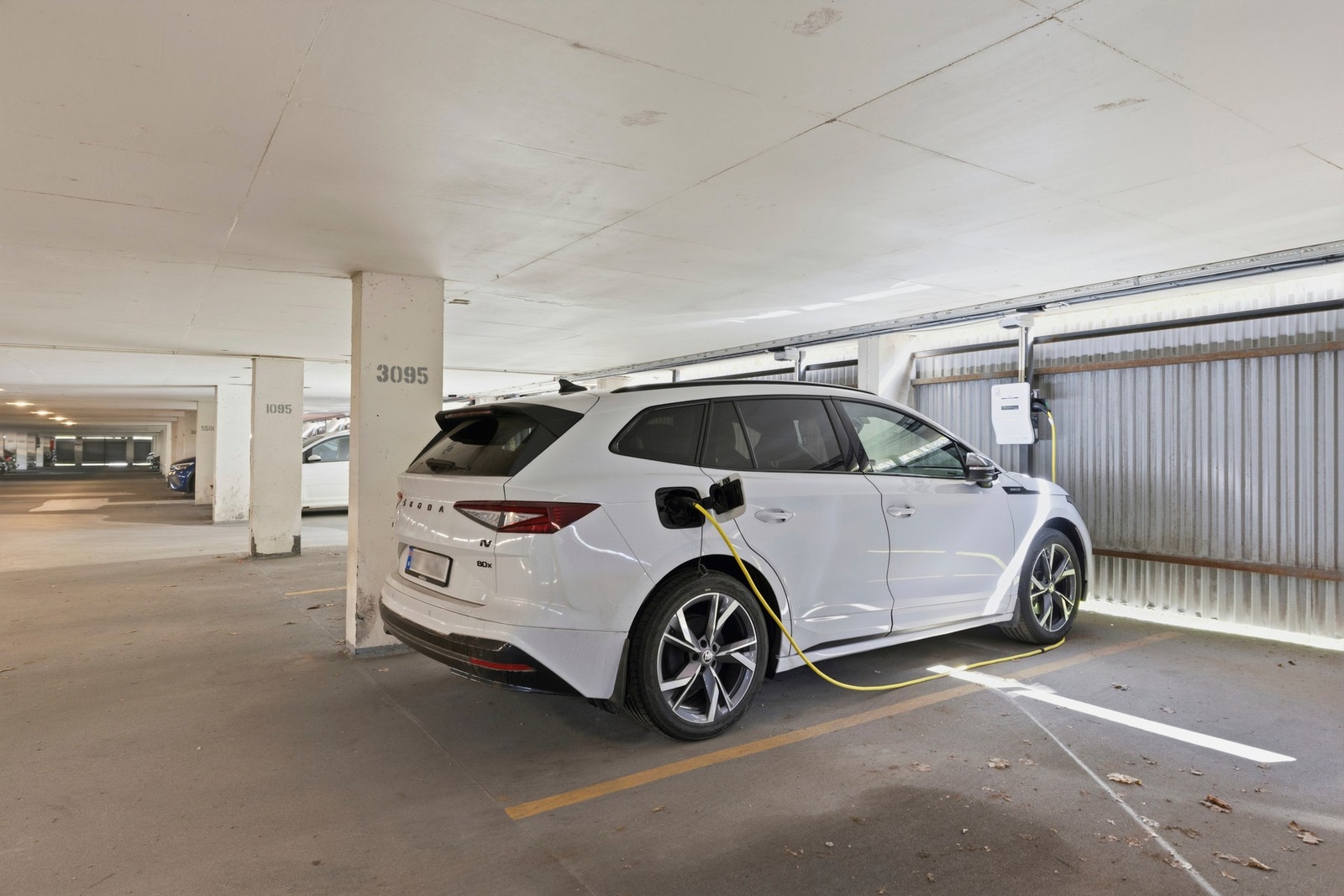 Leiligheten har 1 fast parkeringsplass med elbil-lader Galleribilde