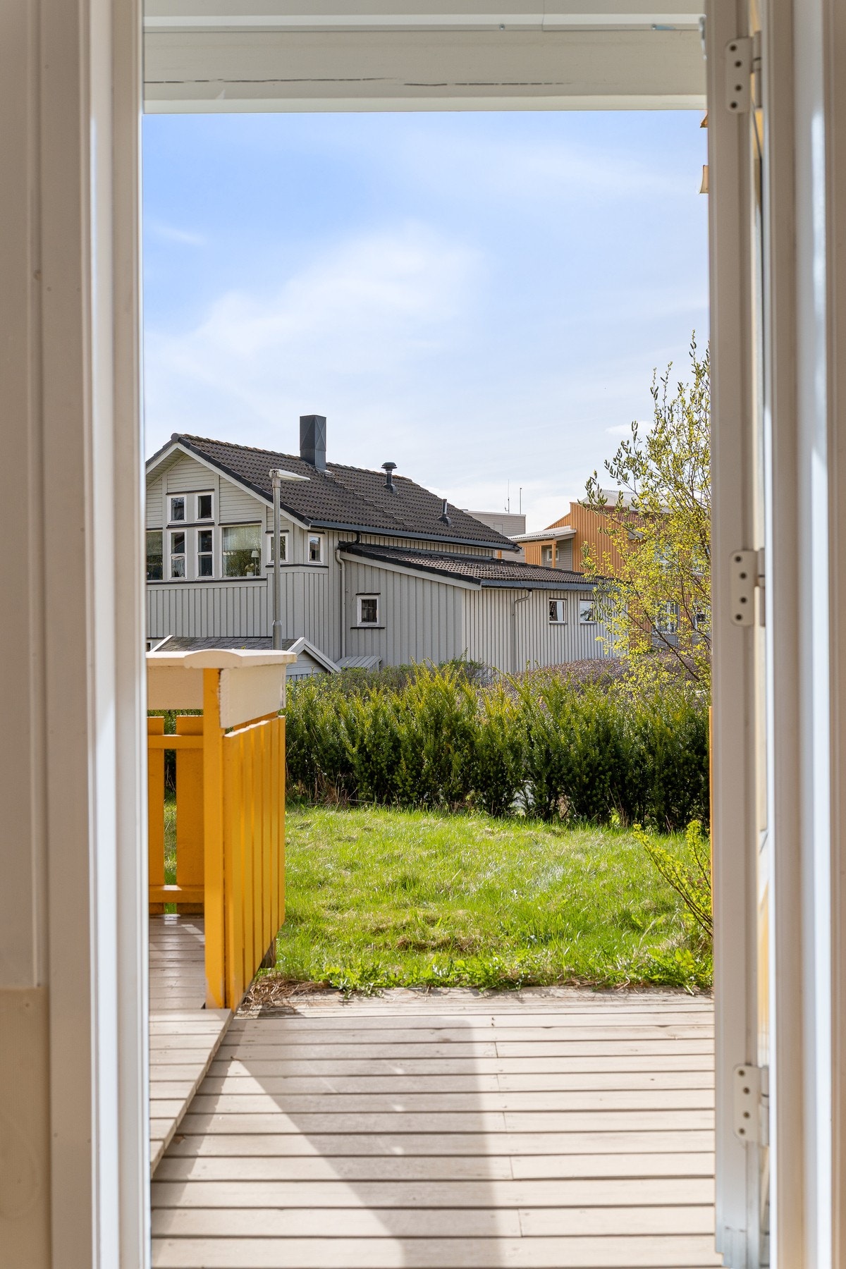Fra stua har du direkte utgang til den vestvendte terrassen Galleribilde