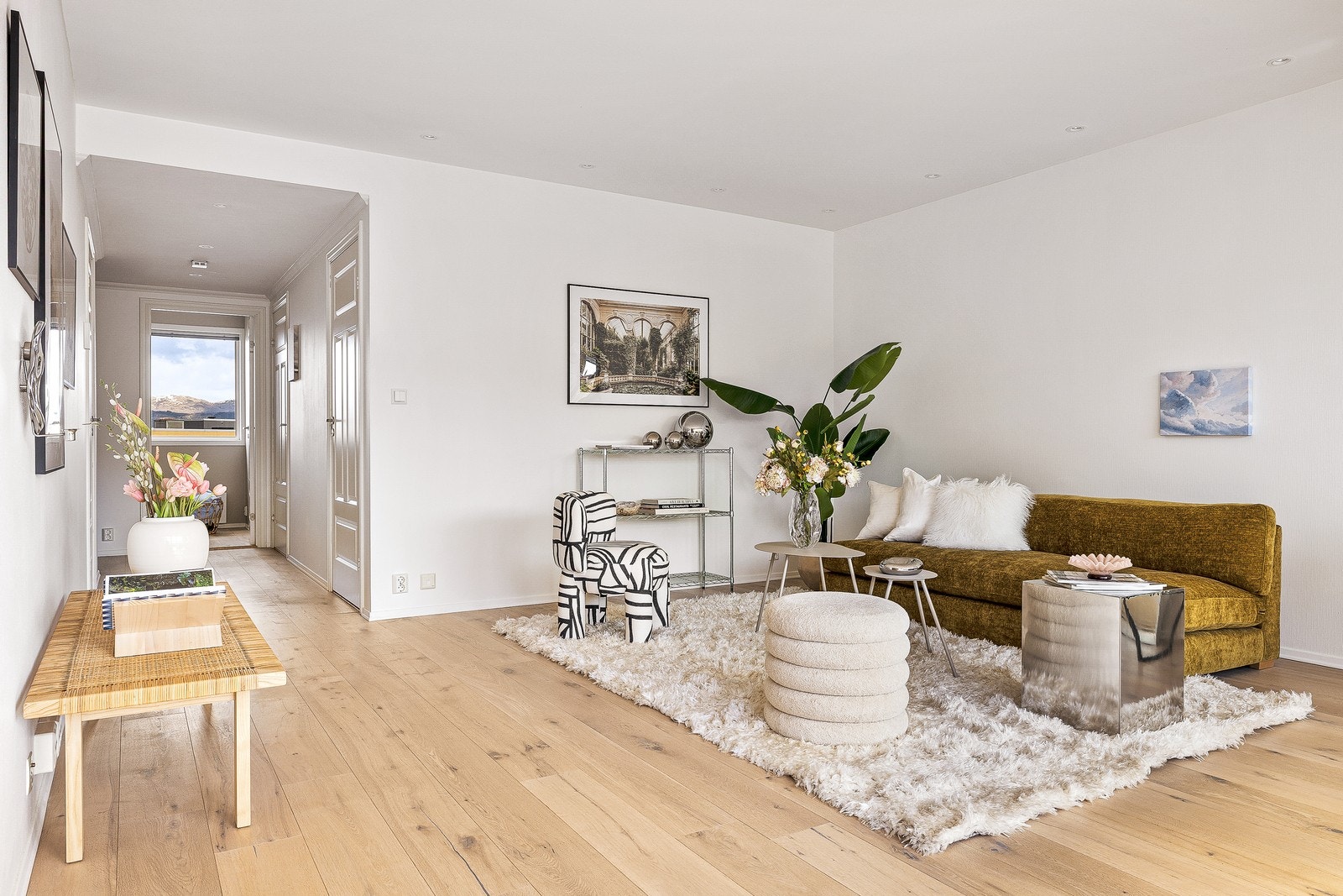 Stuen er romslig og kan innredes etter ønske Galleribilde