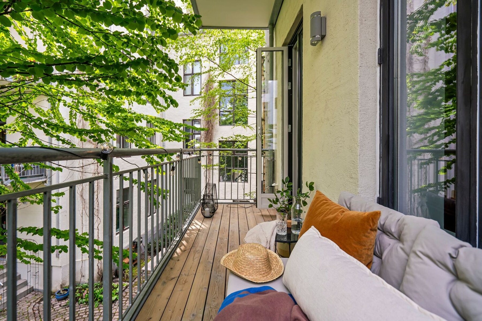 Herlig balkong på ca. 5,9m². Perfekt sted for avslapning på varme dager Galleribilde