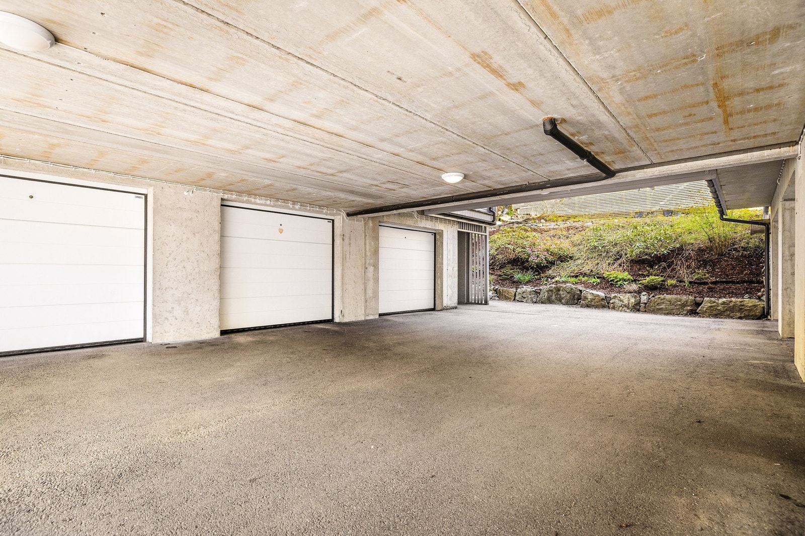 - Her har du fast plass i egen garasje på 17 kvm - Galleribilde