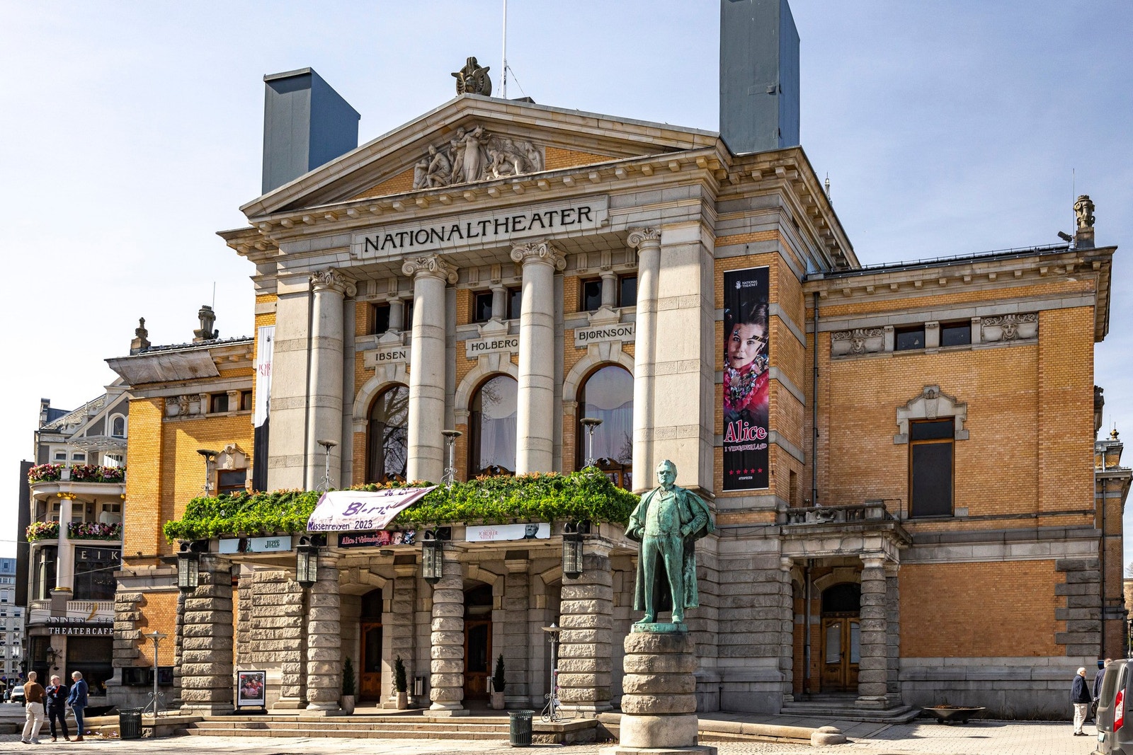 Attraktive omgivelser. Her fra Nationaltheateret Galleribilde