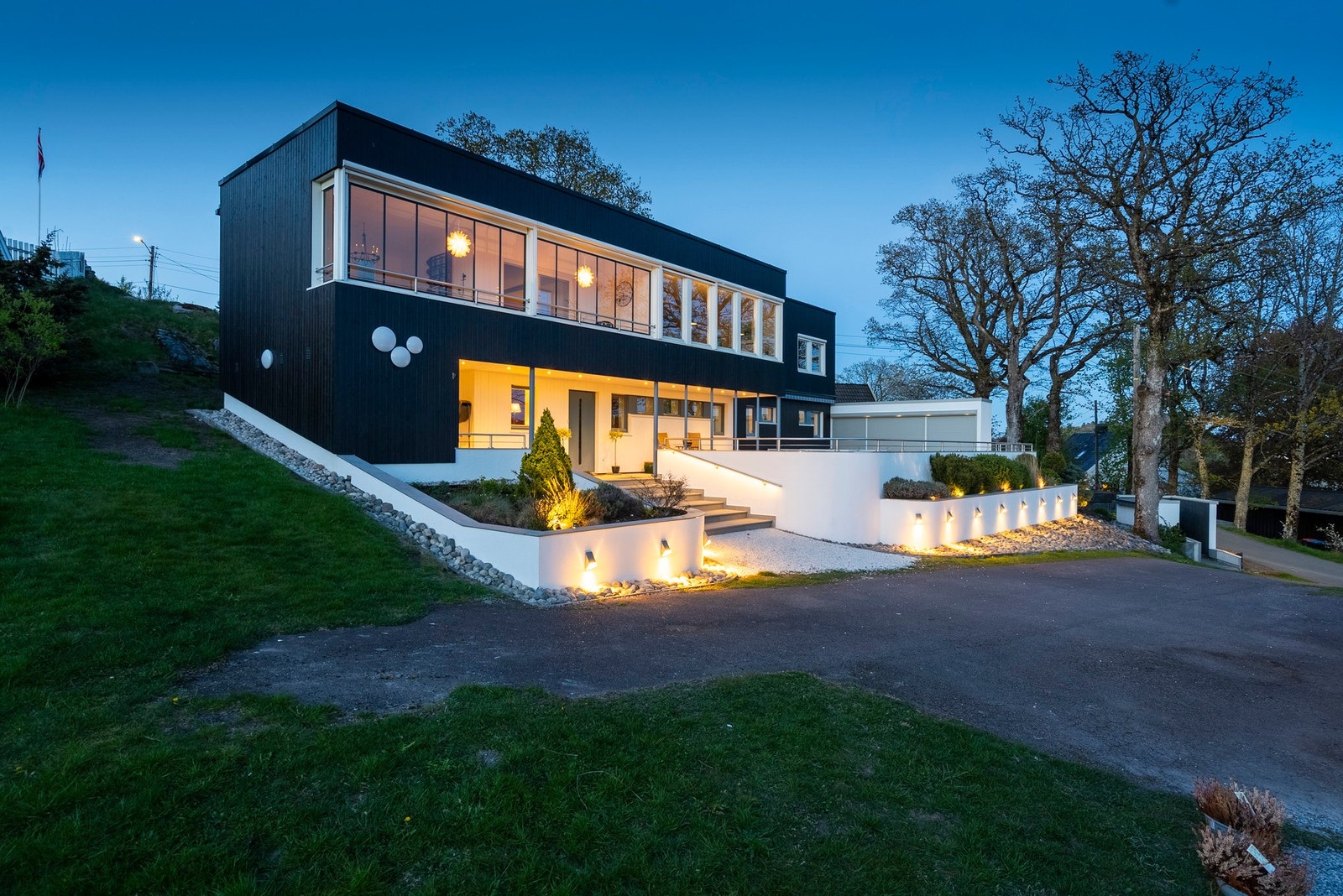 Lønneveien by night Galleribilde