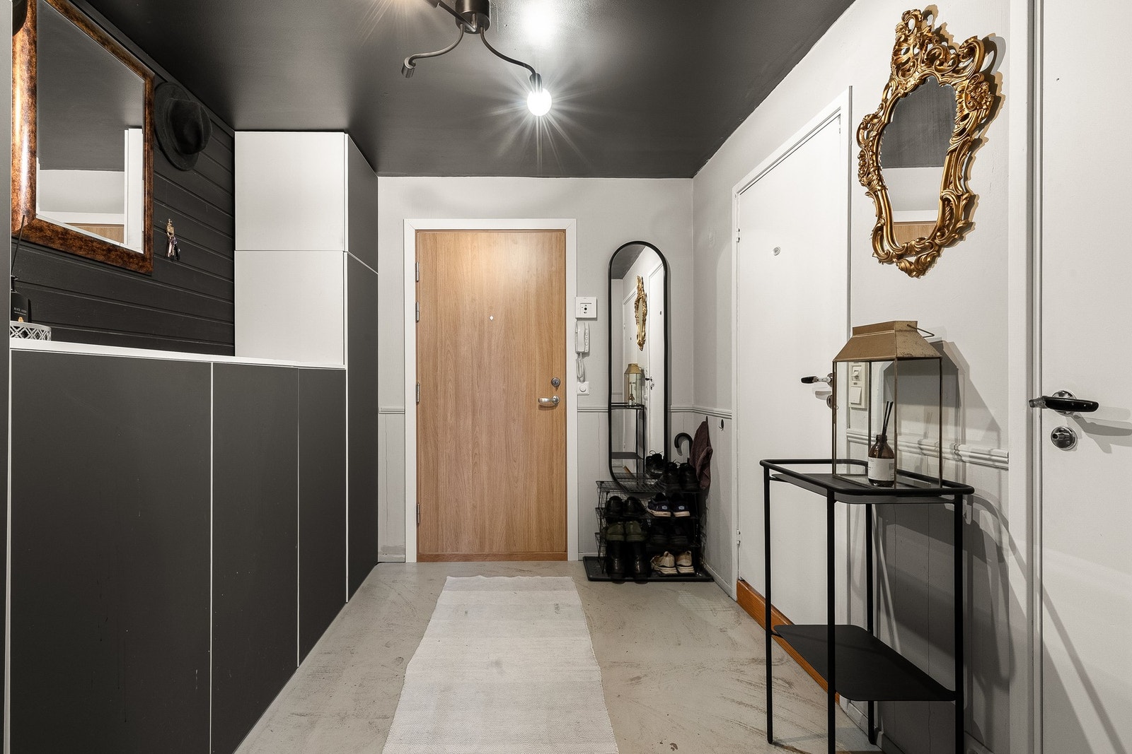 Leiligheten disponerer to romslige boder i samme etasje. Galleribilde