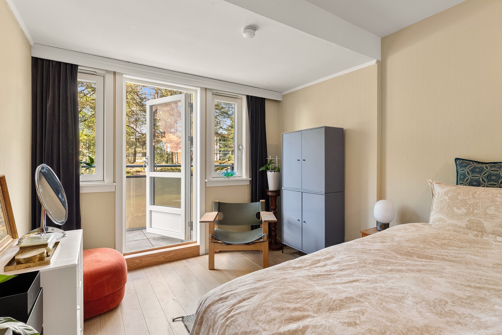 Hovedsoverommet har god plass til dobbeltseng og garderobeløsning. Galleribilde