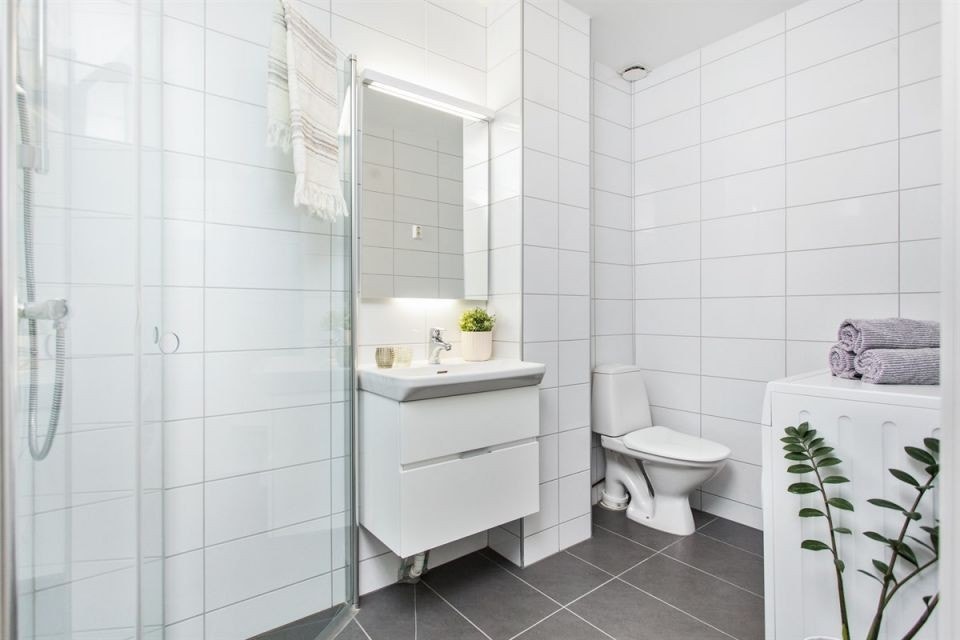 Baderom med vaskemaskin Galleribilde