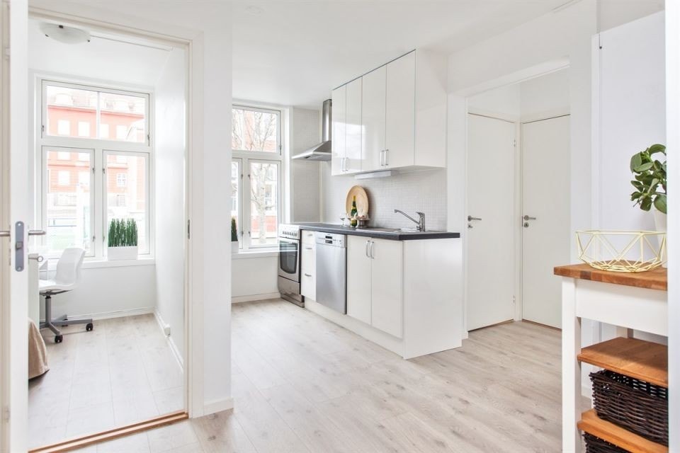 Leiligheten er oppgradert i nyere tid og har moderne materialvalg Galleribilde