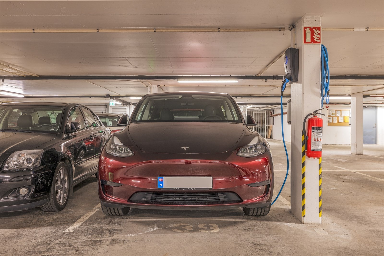 Fast garasjeplass med Zaptek elbil lader. Galleribilde