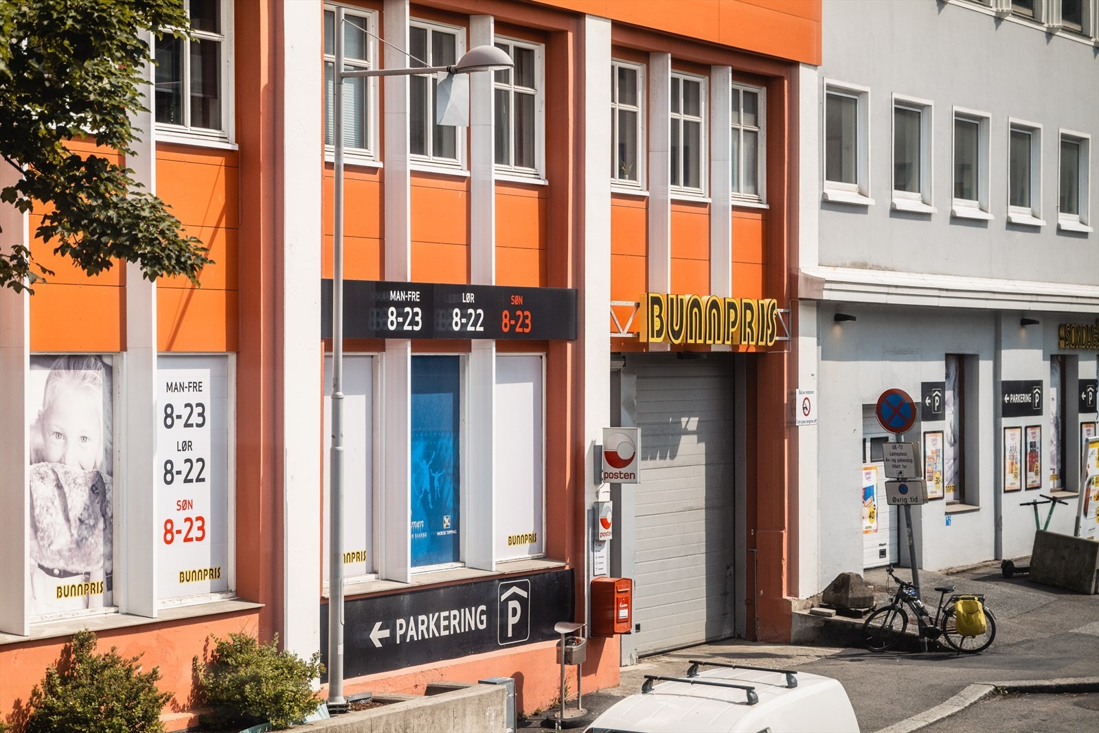 Bunnpris ligger like oppe i gaten med lange åpningstider, samt søndagsåpent. Galleribilde