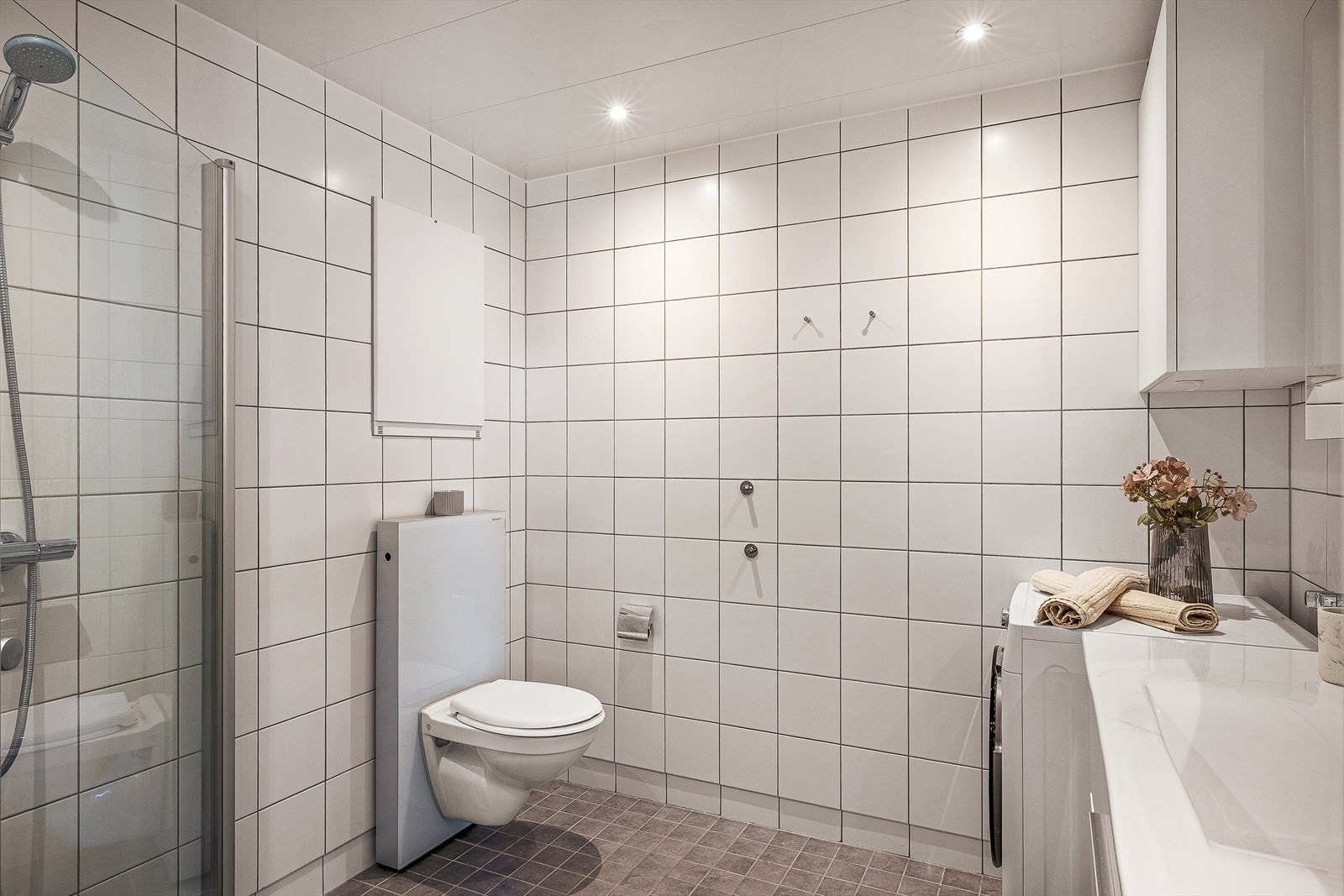 Det er opplegg for vaskemaskin og kondenstørketrommel. Galleribilde