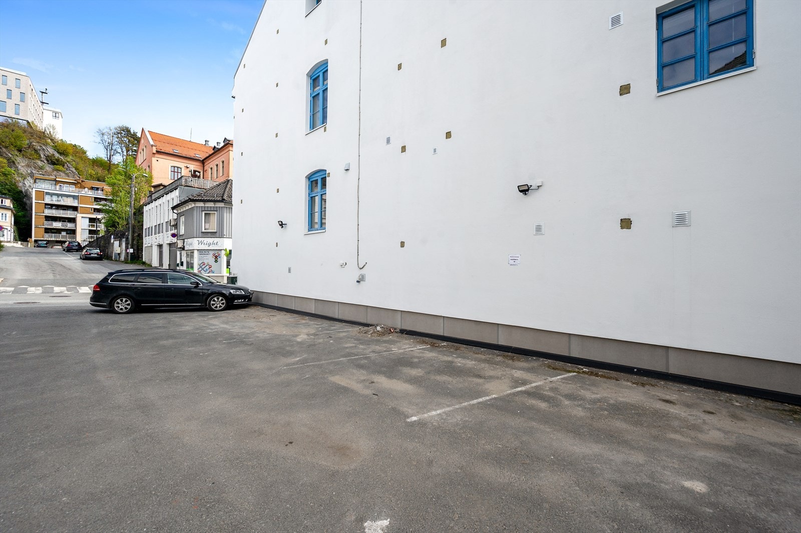 Leiligheten disponerer plass nr. 5, nest innerst. Galleribilde