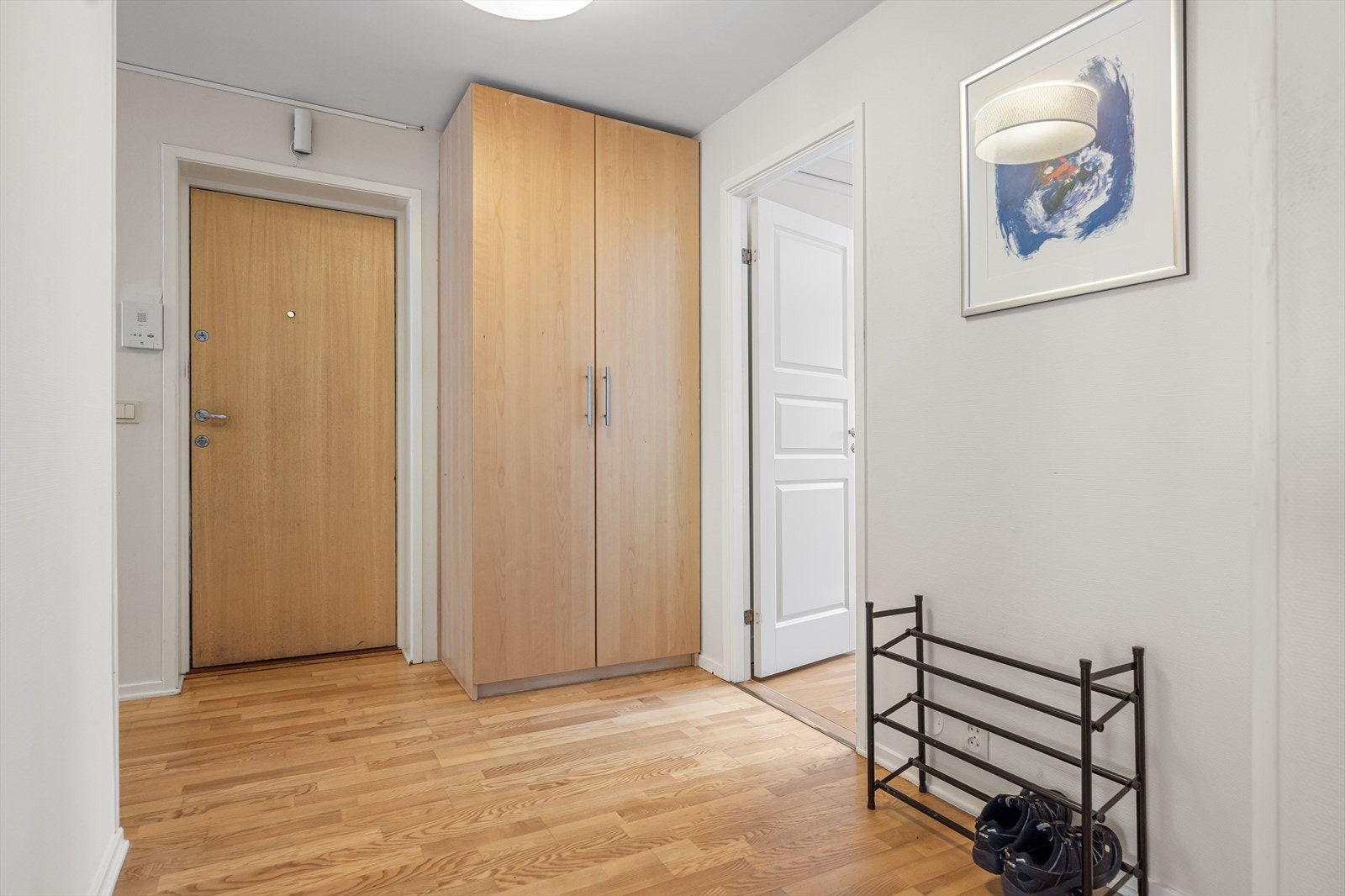 Leiligheten har en innvendig bod, samt disponerer en bod i felles frittstående bygg på ca. 4 kvm. Galleribilde