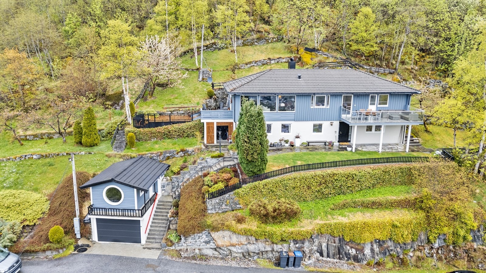 Velkommen til Hålandsvegen 38, presentert ved EiendomsMegler1 - Foto er levert av Photoevent Galleribilde