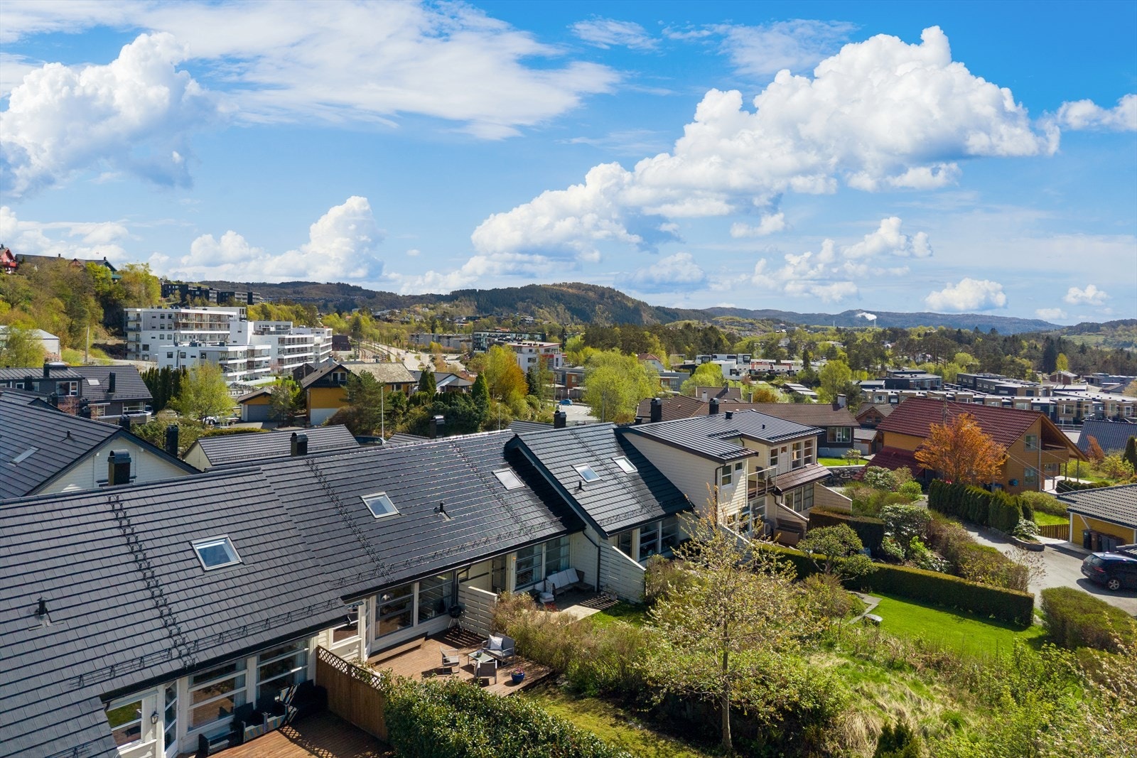 Fra eiendommen er det kort vei til arbeidsplassene på Sandsli, Kokstad og Flesland. Galleribilde