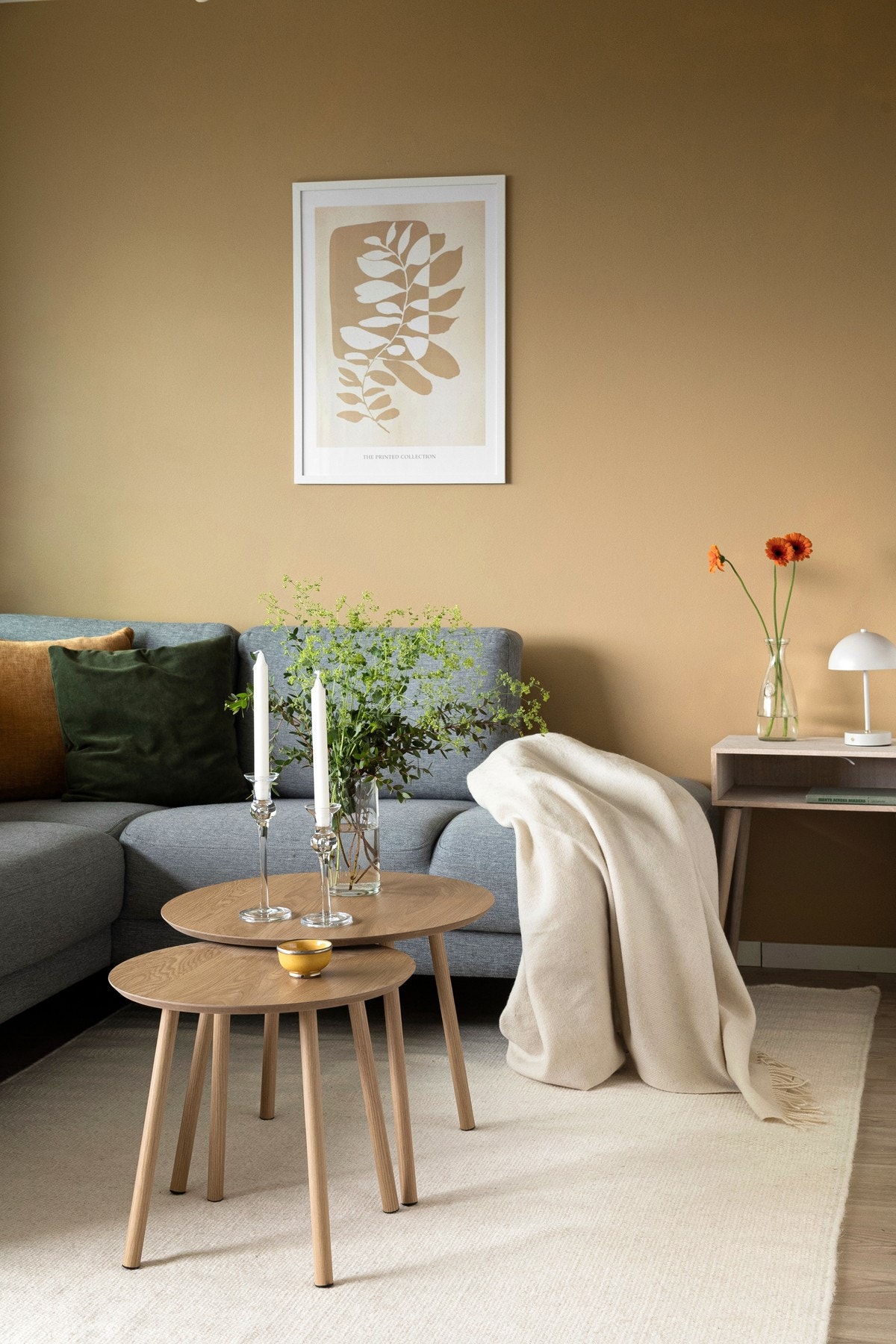 Gjennomgående for leiligheten er moderne farge- og materialvalg. Galleribilde