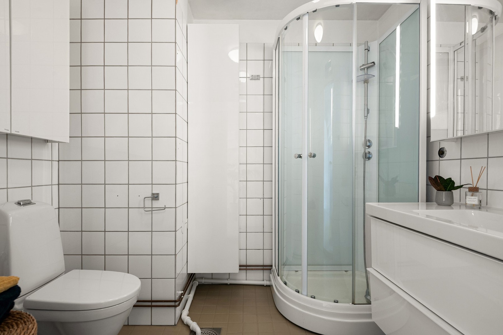 Badet er av eldre dato og har flislagte overflater. Galleribilde