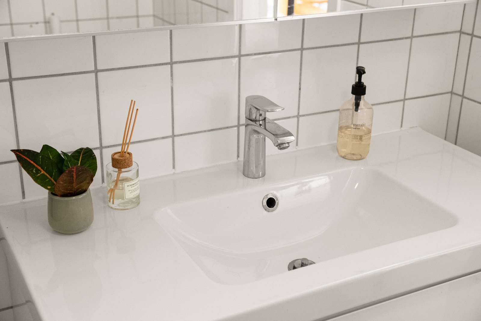 Videre finnes dusjkabinett og opplegg for vaskemaskin. Galleribilde