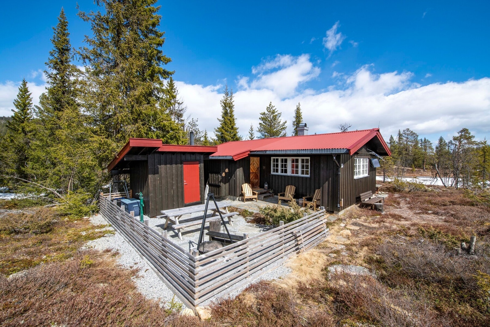Her får du en trivelig hytte med naturskjønne omgivelser som nærmeste nabo. Galleribilde