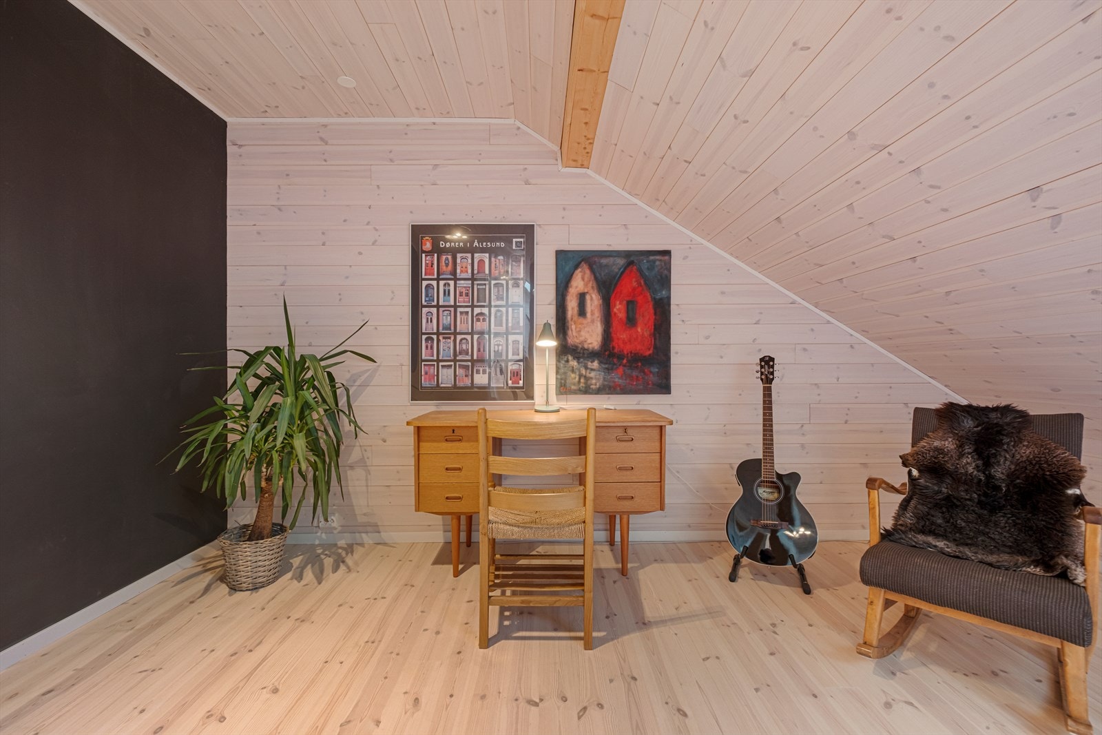 Tilbygget inneholder flere rom og gir godt med lagring og muligheter Galleribilde