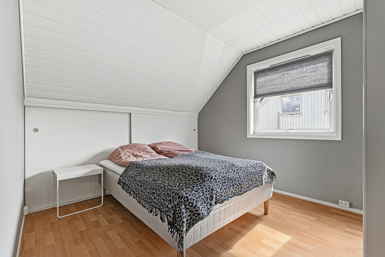 Alle soverommene har plass til seng og garderobeløsning. Galleribilde