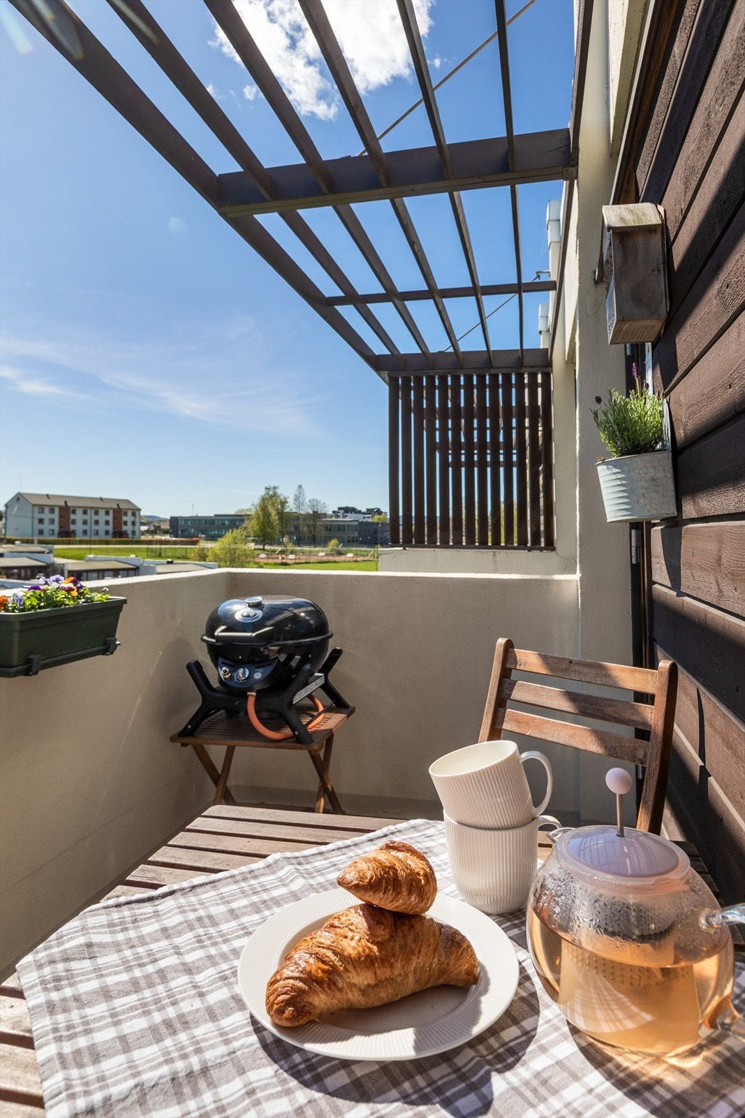Balkongen er sydvestvendt og har gode solforhold. Galleribilde