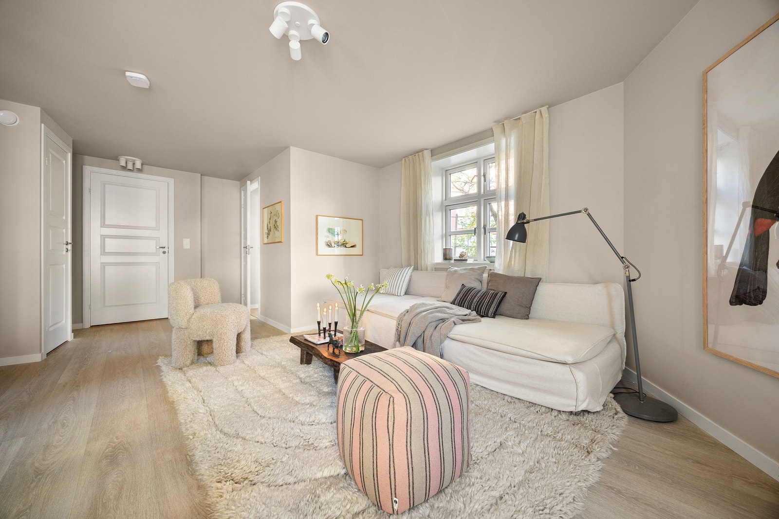 I nærområdet er det rikelig med beboerparkering til svært vennlige priser. Galleribilde