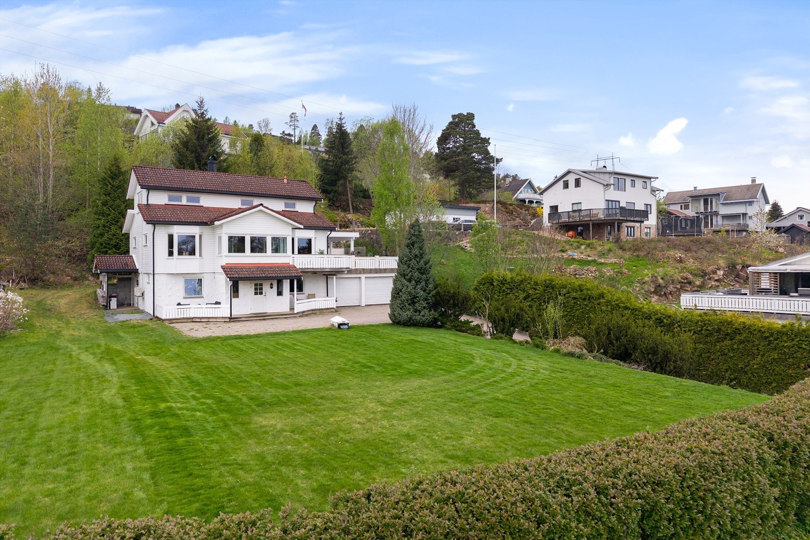 Stor flat og pent opparbeidet hage Foto: Stener Widnes Galleribilde