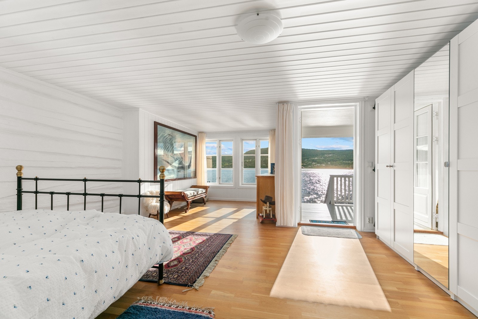 Soverom har utgang til terrasse Galleribilde