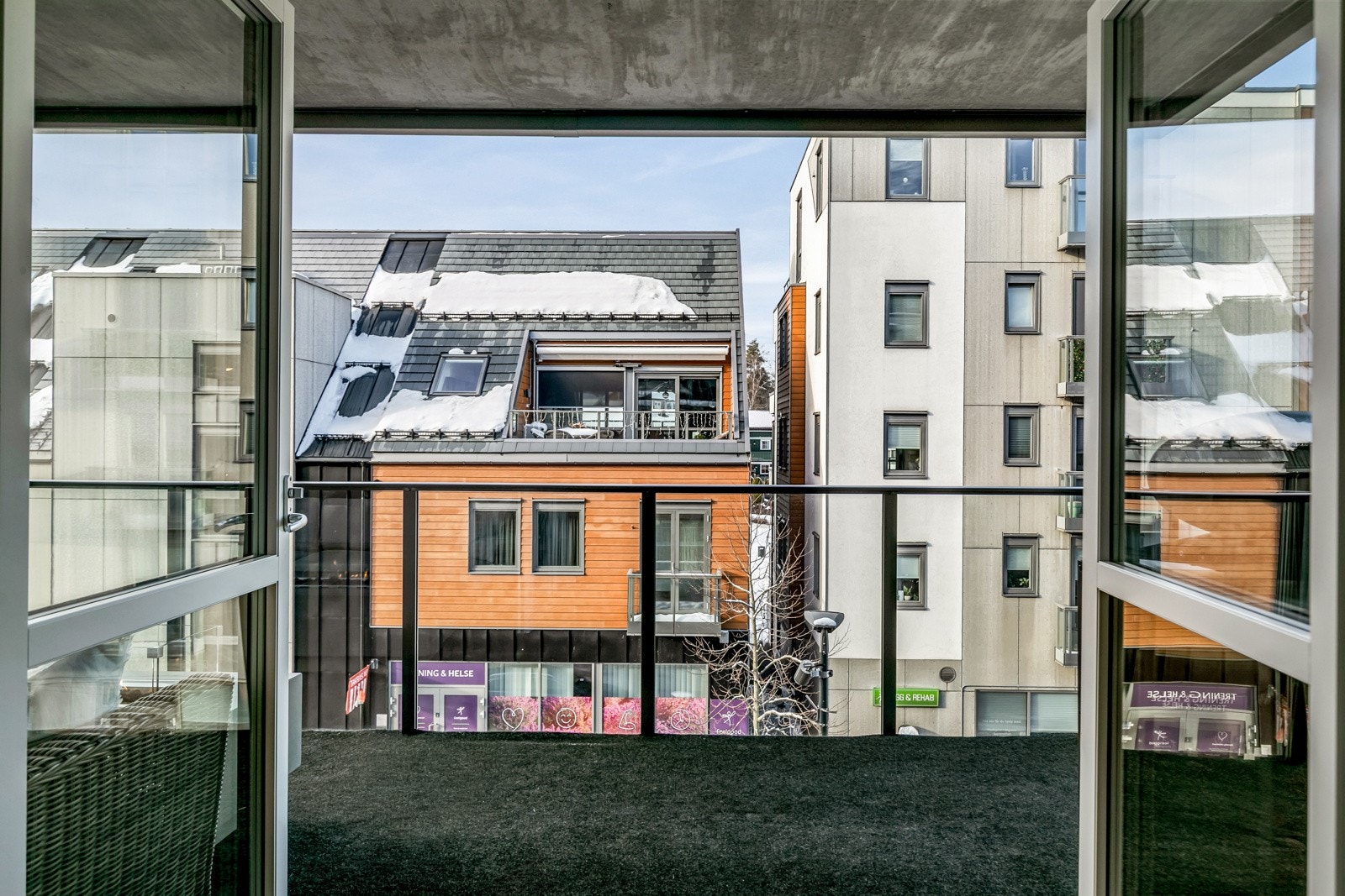 Fra stuen er det utgang til balkong på 16 kvm. Galleribilde