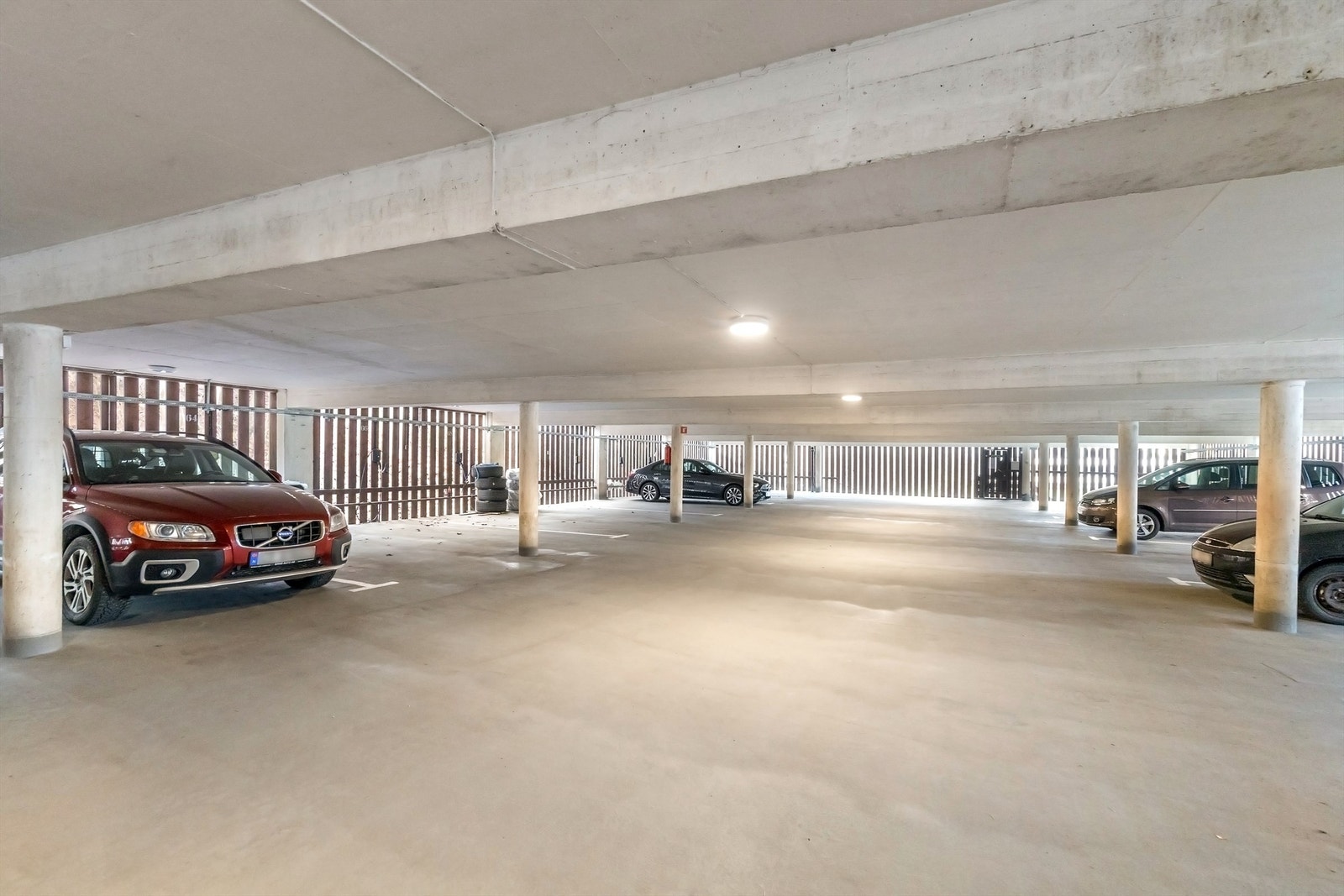 Med leiligheten følger garasjeplass (nr. 62) i "Parkeringshuset Sameie" Galleribilde