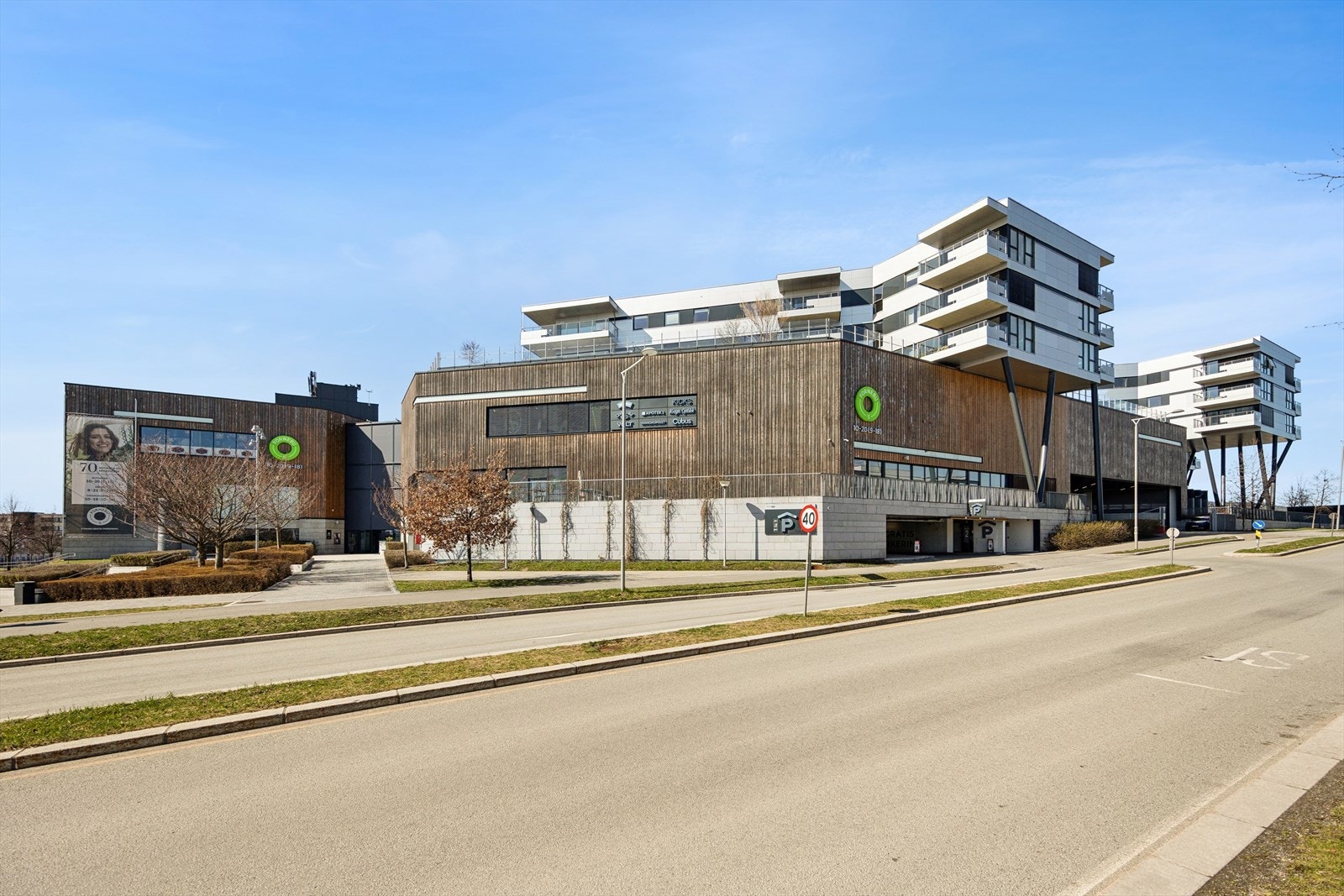 Leiligheten er en av få frontleiligheter der heisen går rett fra garasjen til leilighetsplanet. Galleribilde