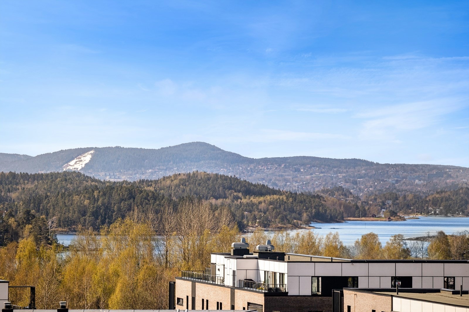 Vidstrakt panoramautsikt - Herfra ser du det meste. Galleribilde