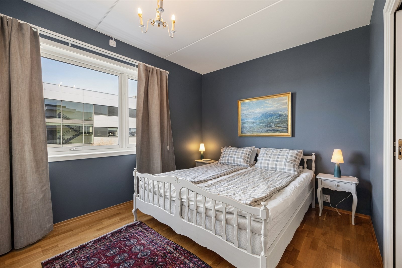 Hovedsoverom med eget en-suite baderom. Galleribilde